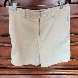 Under Armour Boys Khaki Flat Front Shorts. Size 18
